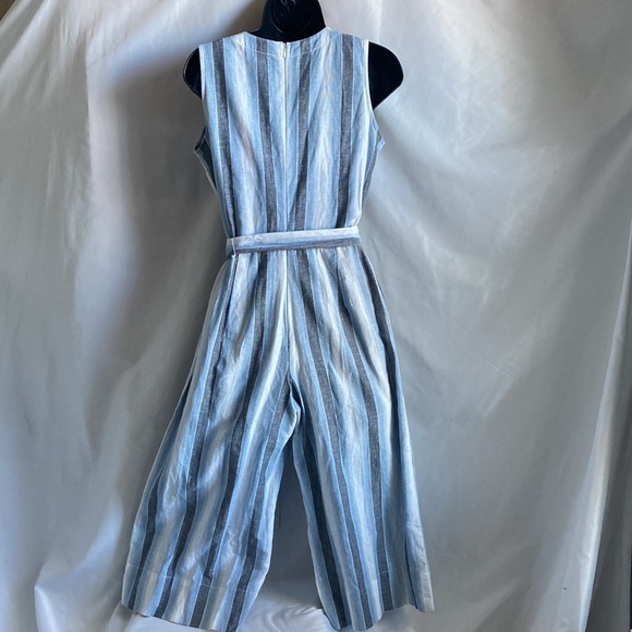 Harlow & Rose Cropped Striped Jumpsuit Size Medium - Picture 2 of 10